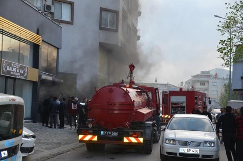 Apartman otoparkında çıkan yangında 7 kişi dumanlardan etkilendi