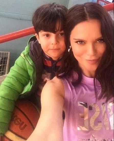 Ebru Şallı 3 yıl sonra depremzedeler için Pars’ın odasına girdi