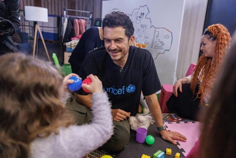 Orlando Bloom, Kiev’de savaştan etkilenen çocukları ziyaret etti