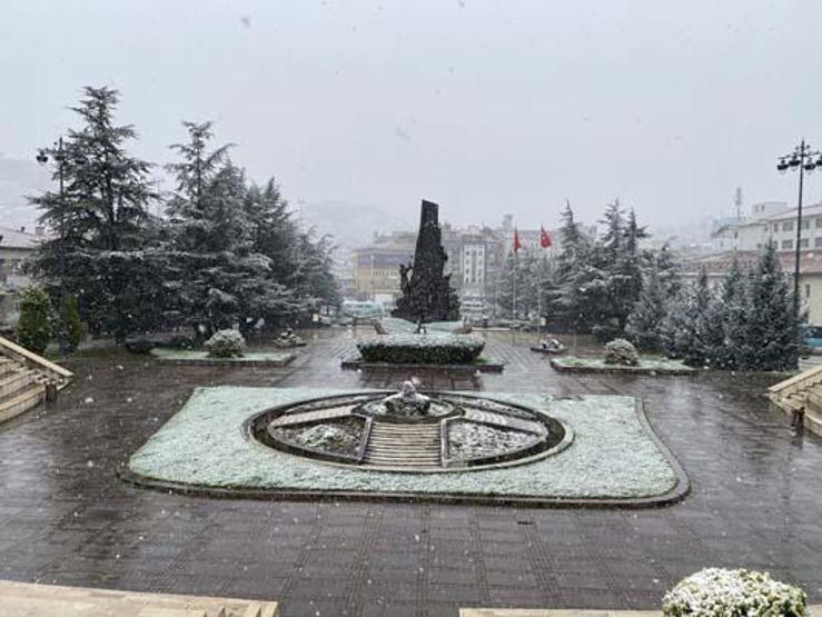 56 kent için sarı ve turuncu kod verilmişti: İstanbul ve Ankara dahil bazı illerde Mart karı sürprizi...