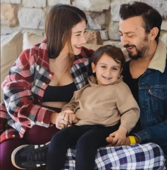Hazal Kayadan Leyla Süreyya paylaşımı: Yerimizden kalkamıyoruz