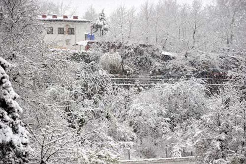 İstanbula 1.30 saat uzaklıkta Kar kalınlığı 1 metreye ulaştı...