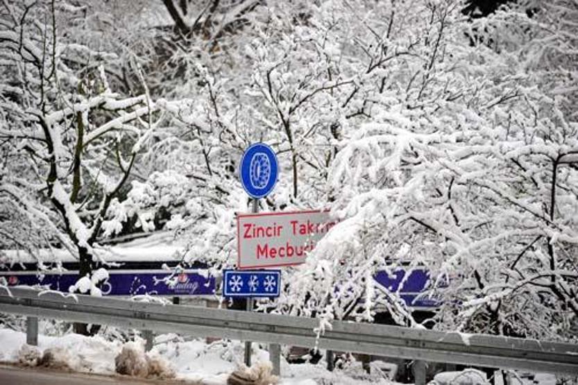 İstanbula 1.30 saat uzaklıkta Kar kalınlığı 1 metreye ulaştı...