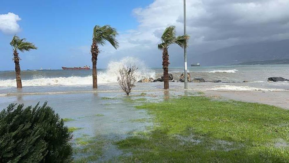Deprem bölgesi İskenderunda fırtına denizi taşırdı, yangın çıkardı