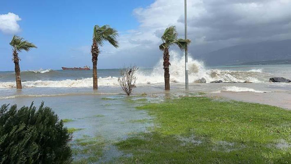 Deprem bölgesi İskenderunda fırtına denizi taşırdı, yangın çıkardı