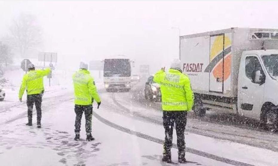 Mart sonunda kar alarmı Birçok kent beyaza büründü