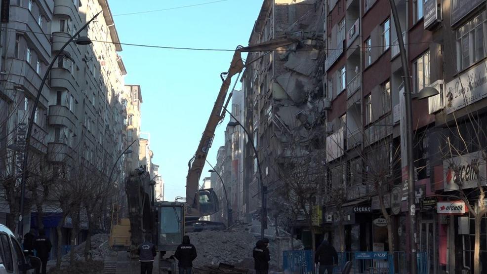 Elazığda ağır hasarlı 29 binanın yıkımı tamamlandı
