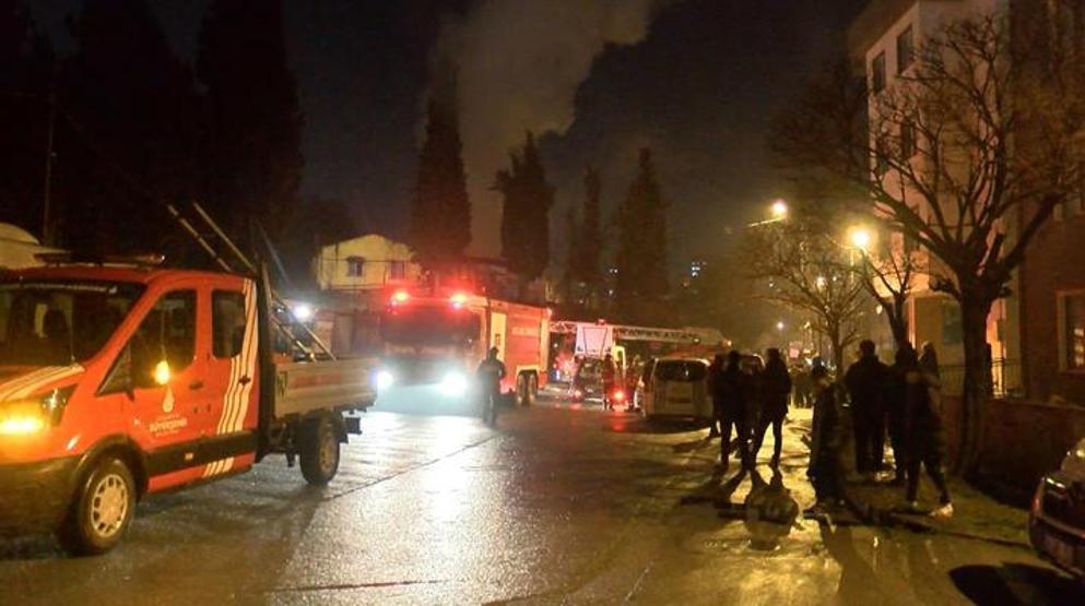 Tuzlada gecekondu alev alev yandı