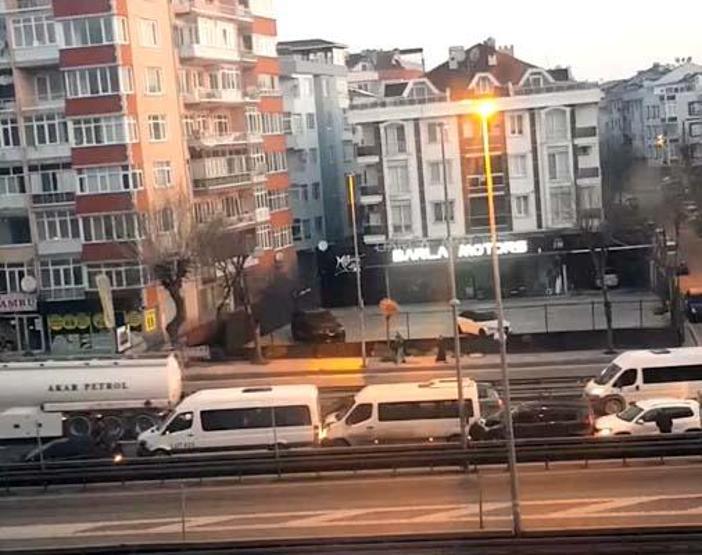 El işareti ile durduramadı: 5 araç birbirine girdi