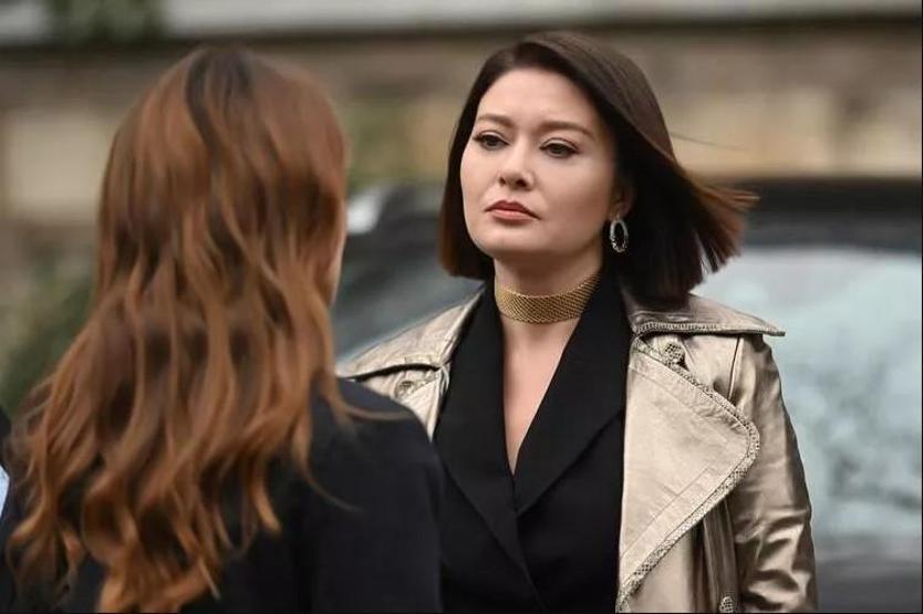 Nurgül Yeşilçay yeni imajı ile çok konuşuluyor