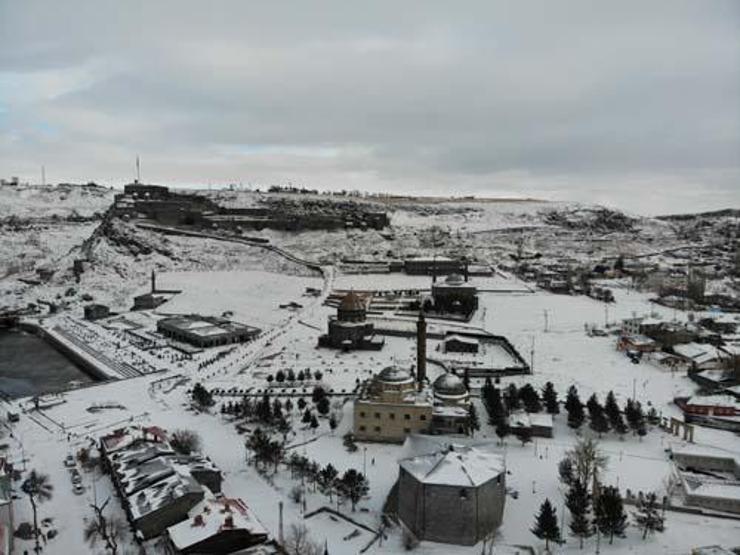 Fotoğraflar bugün çekildi: Nisan ayında kar