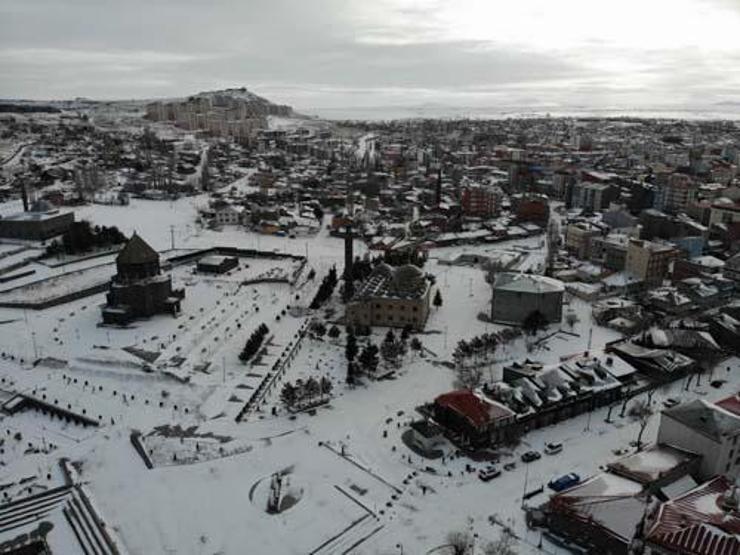 Fotoğraflar bugün çekildi: Nisan ayında kar