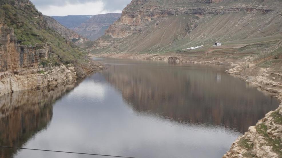 Botan Çayının rengi siyaha döndü