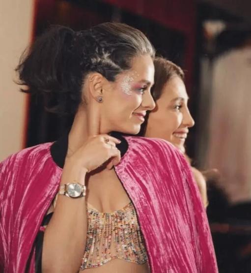 Özge Özprinçcinin doğum gününe ünlü isimler akın etti