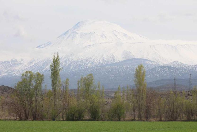 Doğunun Çukurovası biliniyor: Bir yanda bahar bir yanda kış...