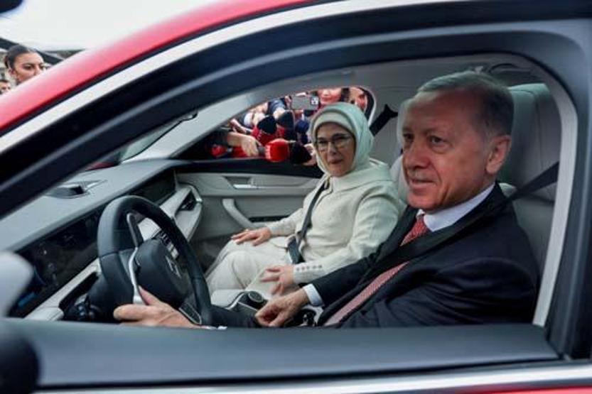 Cumhurbaşkanı Erdoğan Toggun direksiyonunda