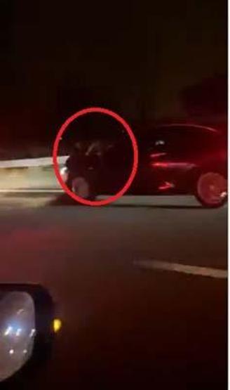 Eşini 40 kilometre kaput üzerinde götüren koca tutuklandı