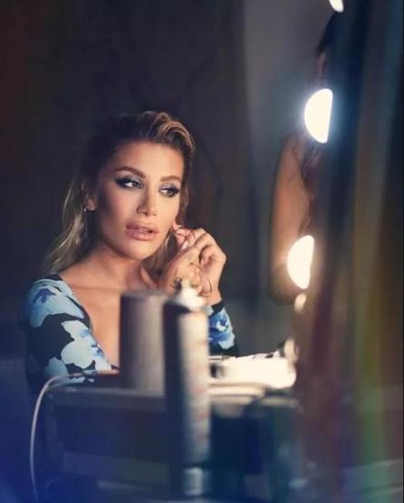 İrem Derici sevgilisiyle birlikte form tutuyor