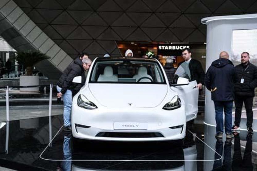 Teslimat mayıs ayında başlıyor: Tesla araçlara yoğun ilgi