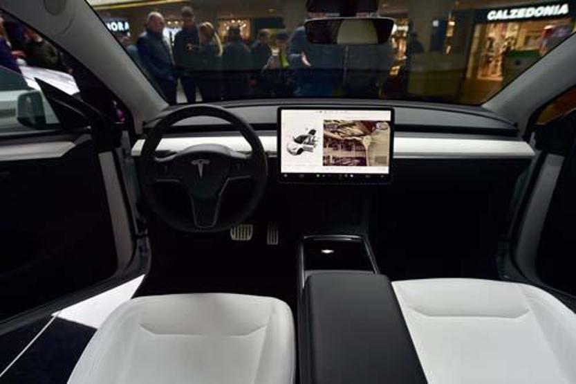 Teslimat mayıs ayında başlıyor: Tesla araçlara yoğun ilgi