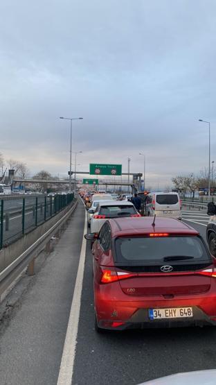 İstanbul’da trafiği kilitleyen kaza Avrasya Tüneli araç trafiğine yeniden açıldı