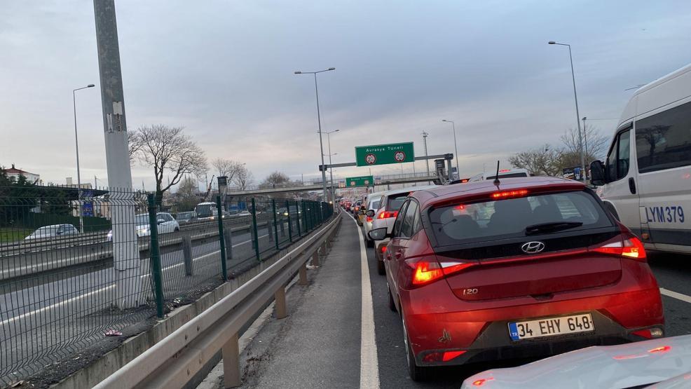 İstanbul’da trafiği kilitleyen kaza Avrasya Tüneli araç trafiğine yeniden açıldı