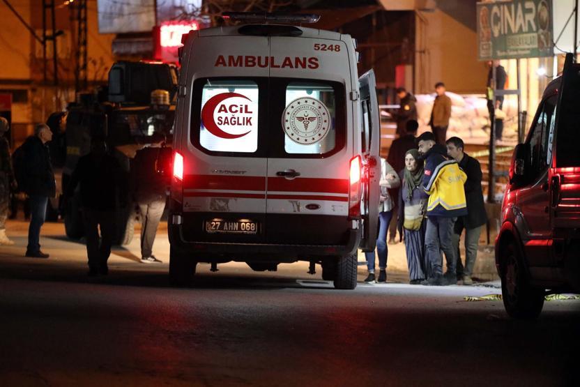 Gaziantepte husumetli aileler arasında çöp atma kavgası: 1i polis 2 ölü, 2 yaralı