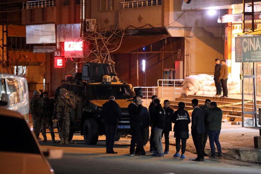 Gaziantepte husumetli aileler arasında çöp atma kavgası: 1i polis 2 ölü, 2 yaralı