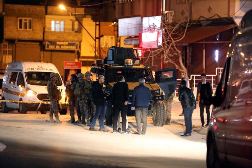 Gaziantepte husumetli aileler arasında çöp atma kavgası: 1i polis 2 ölü, 2 yaralı