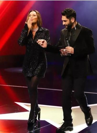 Hülya Avşar yeni tarzıyla büyüledi