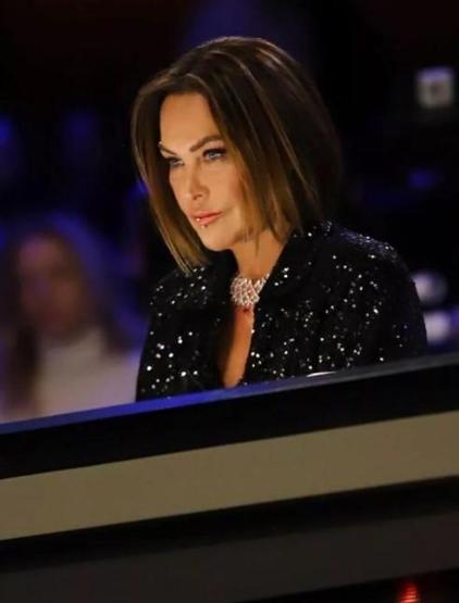 Hülya Avşar yeni tarzıyla büyüledi
