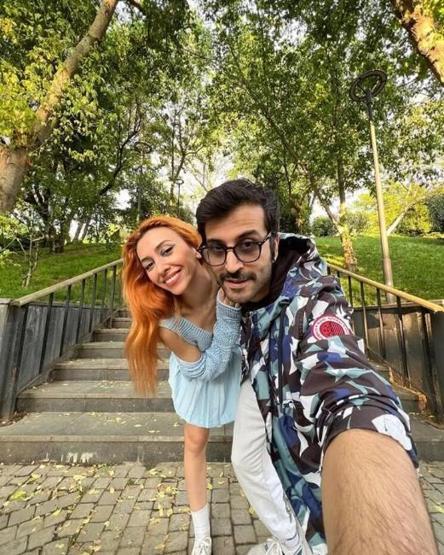 Berkay Tulumbacı ile şarkıcı Ezgi Gergin nişanlandı