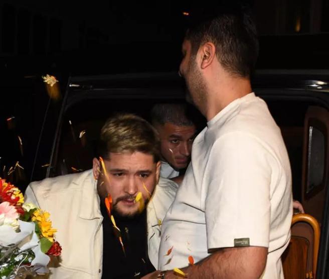 Galatasarayın yıldızları gecelerde Korumalardan gazetecilere müdahale
