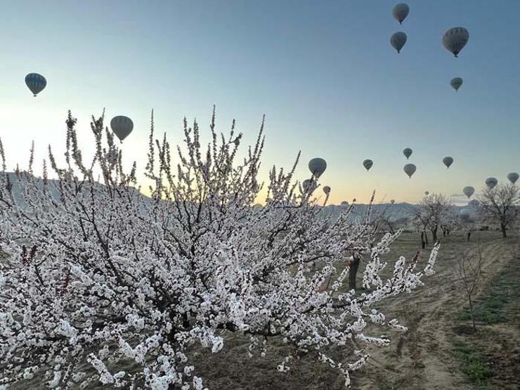 Kapadokya’yı 18 bin turist gökyüzünden izledi
