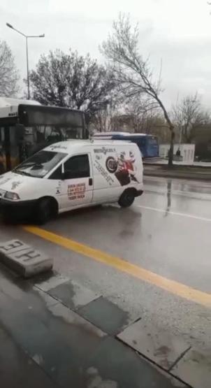 EGO şoförü, kendisine saldırmak isteyen sürücünün aracını metrelerce sürükledi
