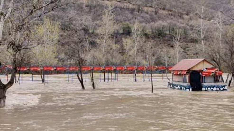 Tunceli’de sağanak etkili oldu İşletmeler su altında kaldı, Ovacık yolu kapandı