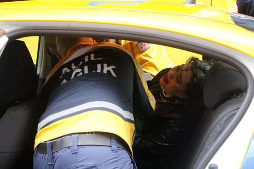 Şişlide servis minibüsü önce iki İETT otobüsüne ardından taksiye çarptı