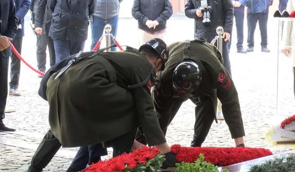 Turgut Özal mezarı başında anıldı