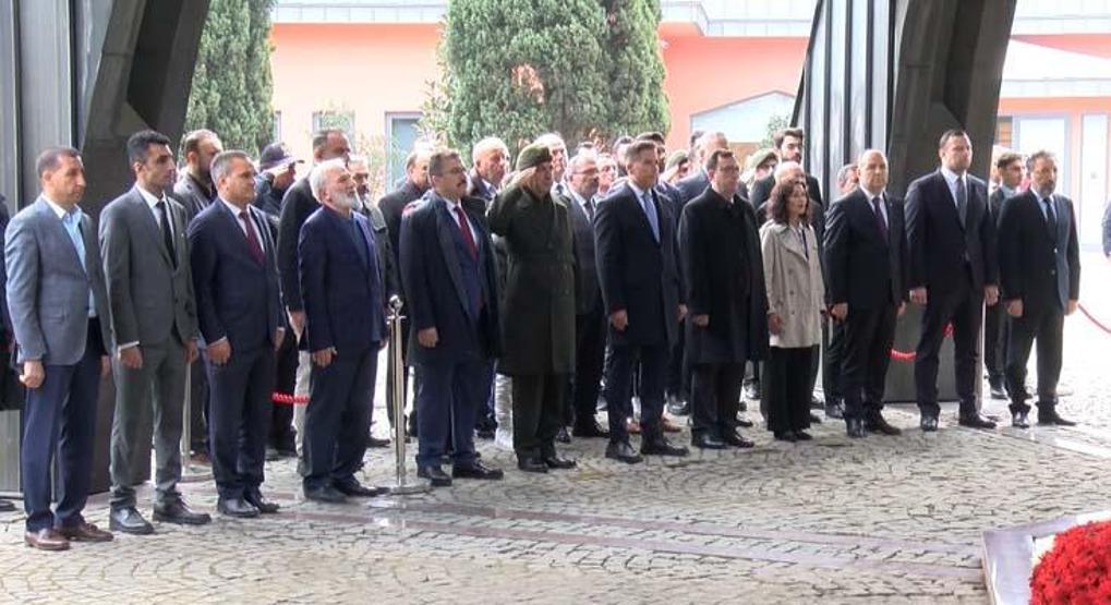 Turgut Özal mezarı başında anıldı