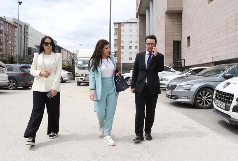 Damla Ersubaşı, hakkındaki müstehcen fotoğraf iddialarıyla ilgili suç duyurusunda bulundu