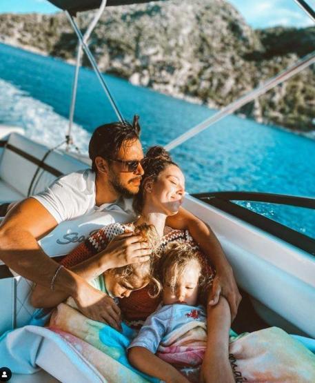 Anıl Altandan Pelin Akile romantik kutlama