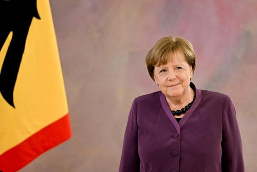 Merkel’e Almanya’nın en yüksek liyakat nişanı verildi