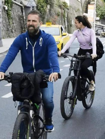 Harun Tan ve gizemli kız arkadaşı sahil turunda