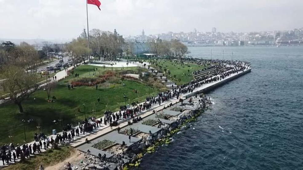 TCG Anadoluya yine ziyaretçi akını; Metrelerce kuyruk havadan görüntülendi