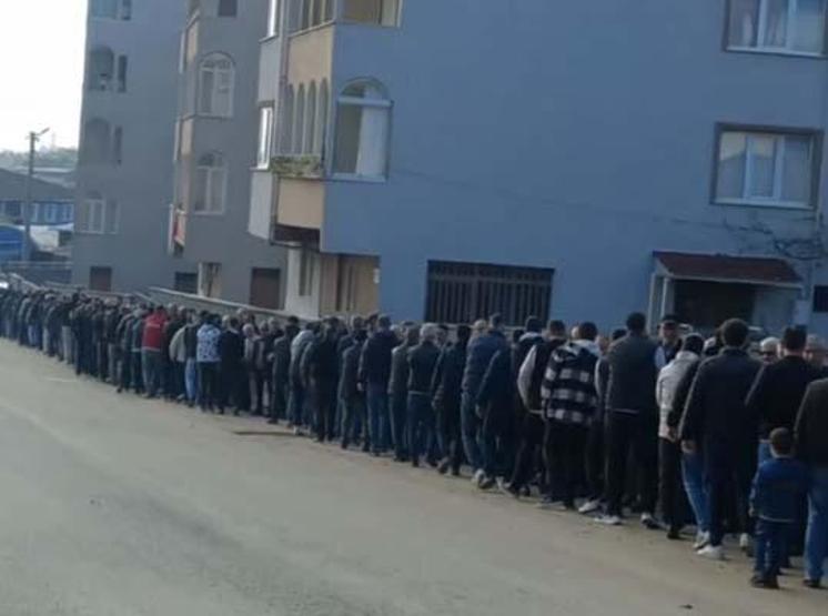 Bursada geleneksel bayramlaşmada 1 kilometrelik kuyruk oluştu