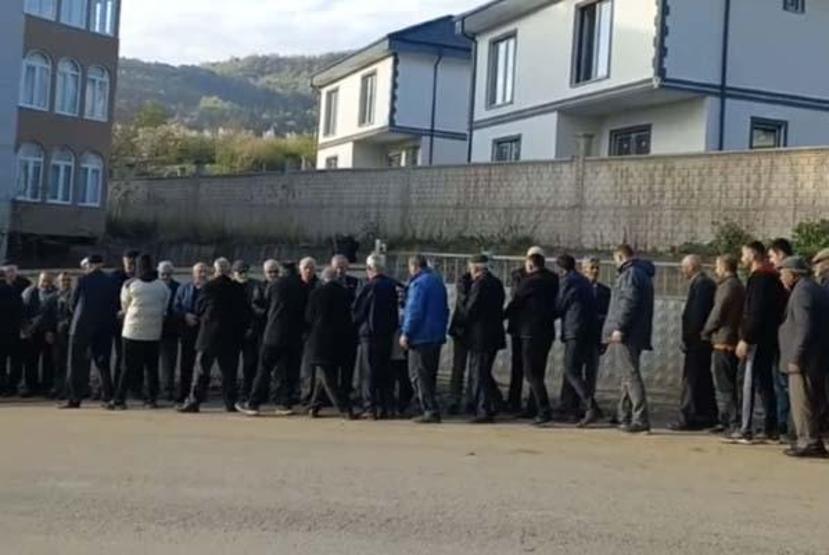 Bursada geleneksel bayramlaşmada 1 kilometrelik kuyruk oluştu
