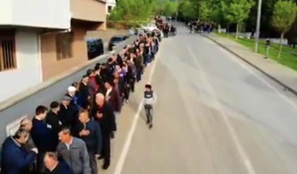 Bursada geleneksel bayramlaşmada 1 kilometrelik kuyruk oluştu