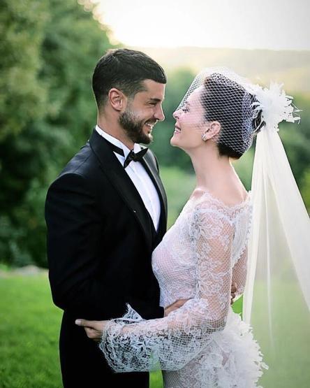 Yıldız Çağrı Atiksoy ile Berk Oktay çiftine bayram sabahı büyük şok