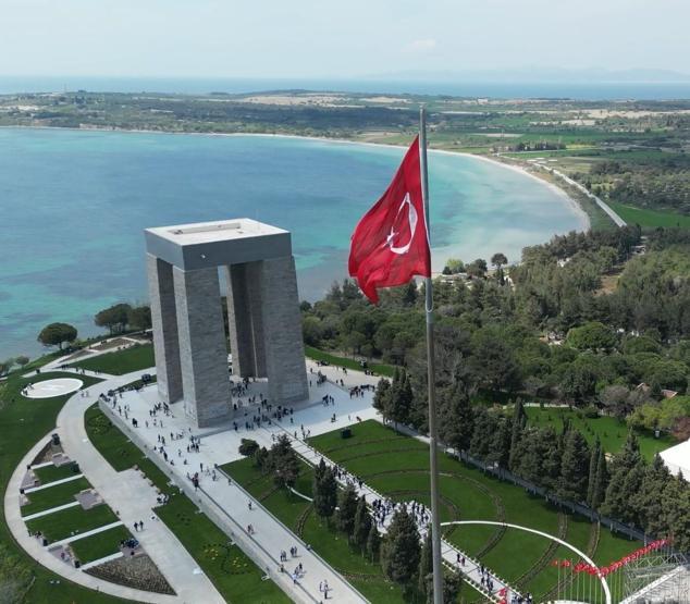 Ramazan Bayramı’nda Şehitler Abidesine ziyaretçi akını