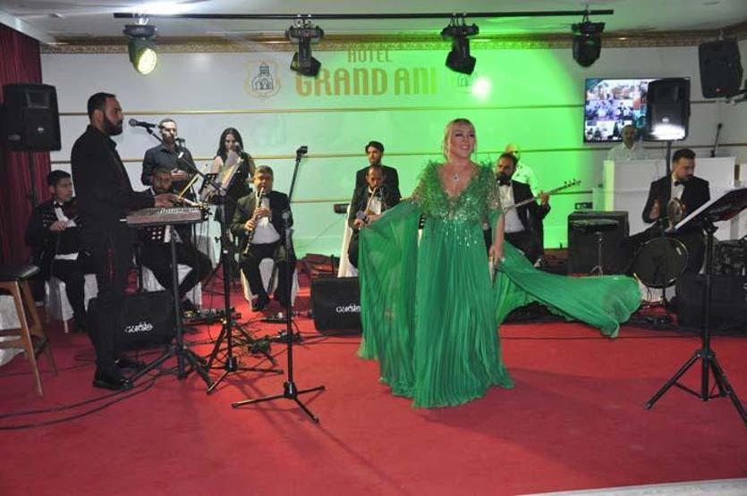 Ünlü isimler Karsta sahne aldı